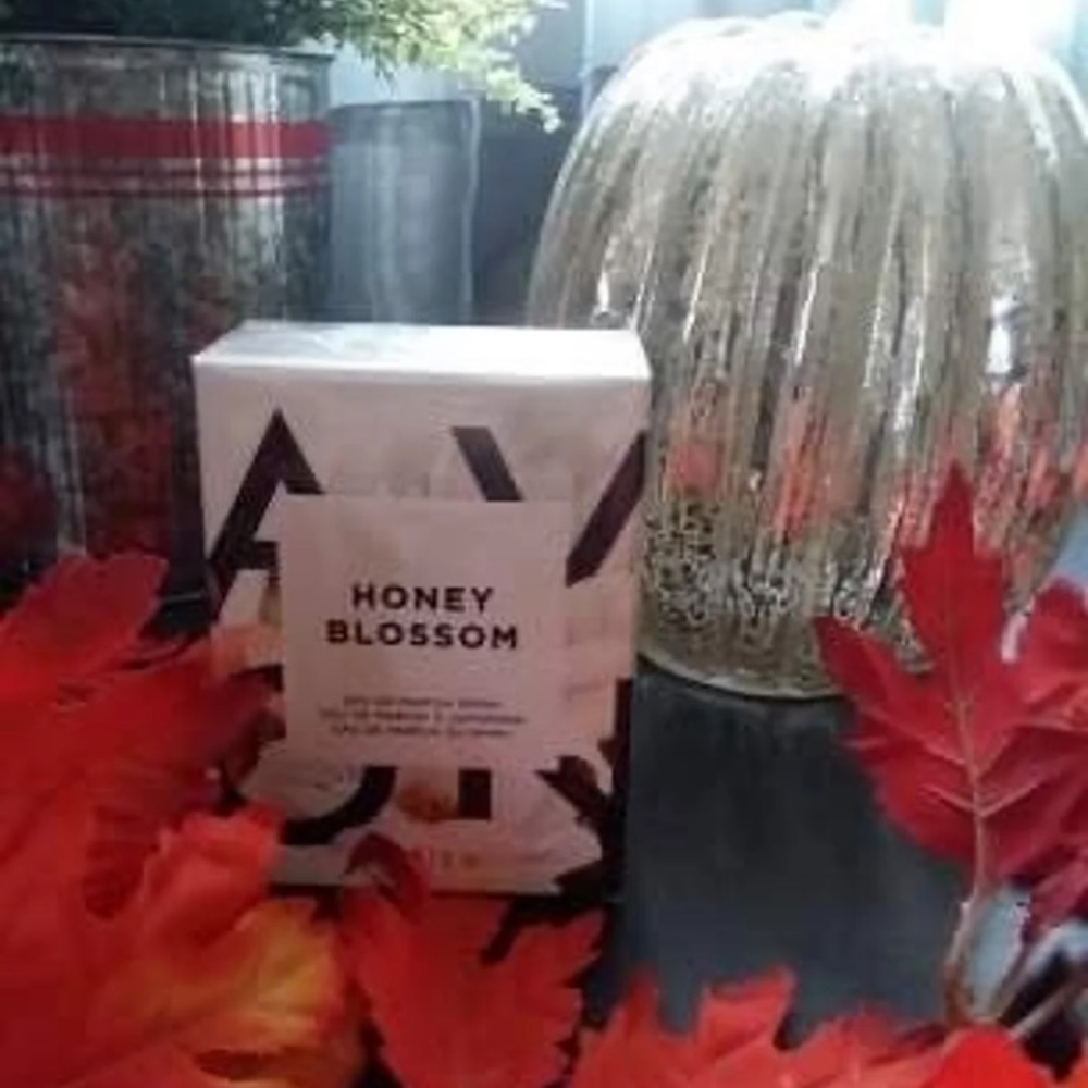 Avon full size honey blossom perfume